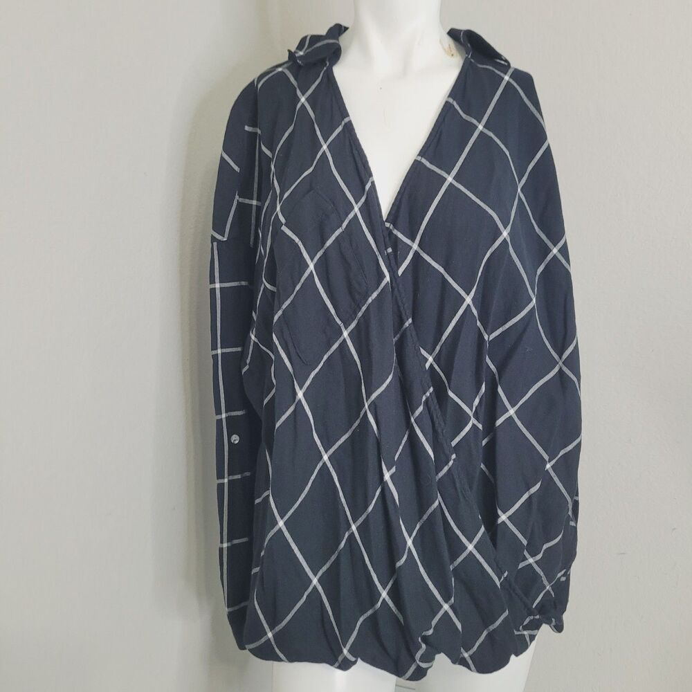 J. Jill size XL Top faux wrap open front v-neck flowy stiped pocket button modal